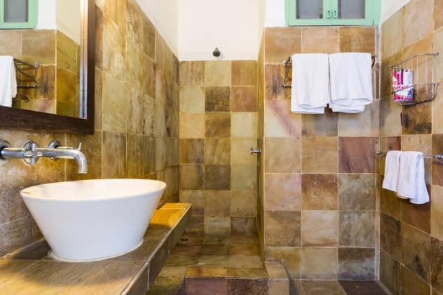 G 49 Bed & Breakfast Νέο Δελχί Εξωτερικό φωτογραφία